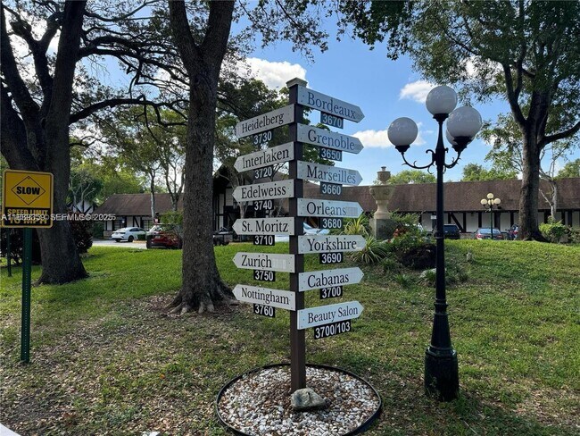 Building Photo - 3720 Inverrary Dr