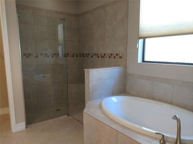 Building Photo - 654 Resolute Ln