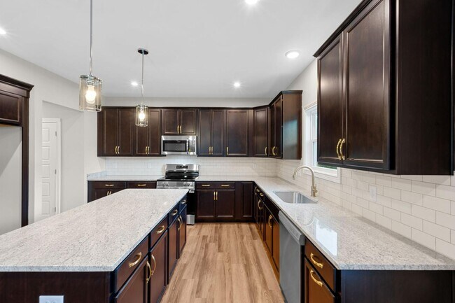 Building Photo - 453 Friendly Ave