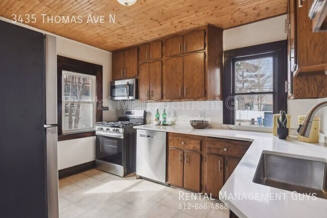 Building Photo - 3435 N Thomas Ave