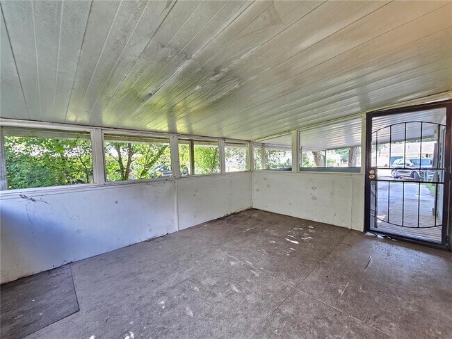 Building Photo - 2441 E Magnolia St