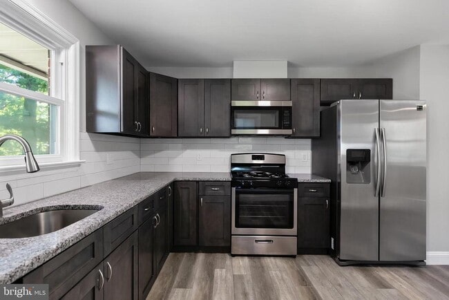 Building Photo - 405 Hamilton Rd