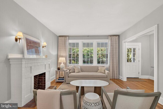 Building Photo - 3822 Beecher St NW