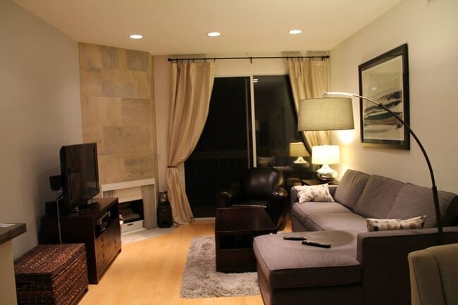 Living room - 2263 Fox Hills Dr