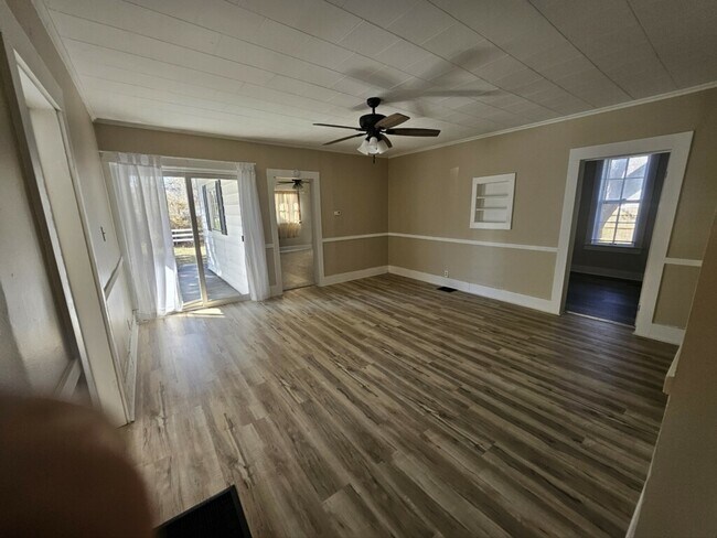 Building Photo - Warren