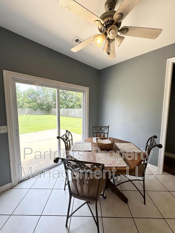 Building Photo - 3750 River Bend Dr