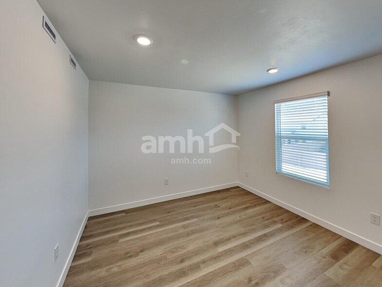 Building Photo - 6536 E Paseo Alga