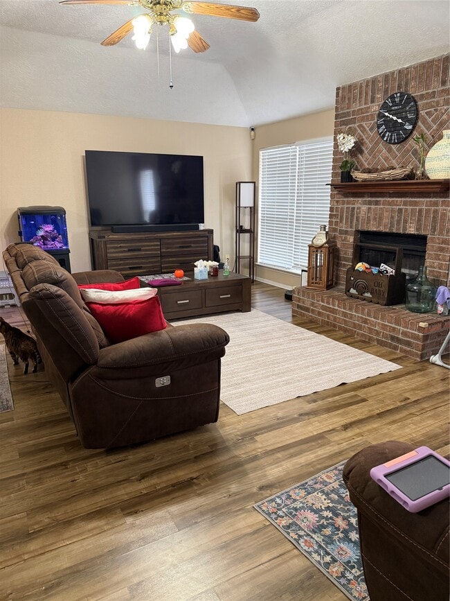 Building Photo - 2920 Thistledown Dr