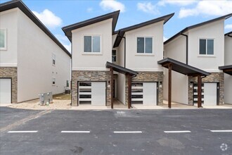 Building Photo - 1 month FREE rent Lake Travis Luxury!