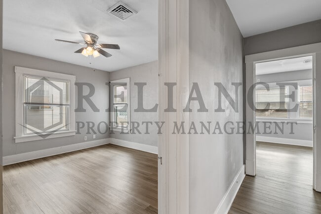 Building Photo - 3321 E Victor St