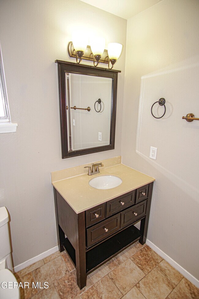 Building Photo - 5125 Round Rock Dr