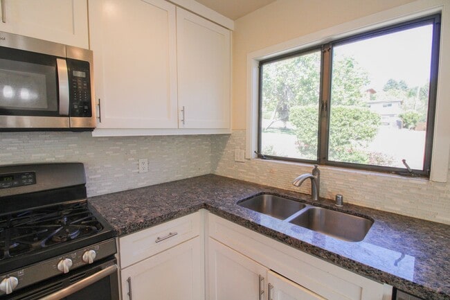 Building Photo - Exceptional Monterey Heights 4 Bedroom Hou...
