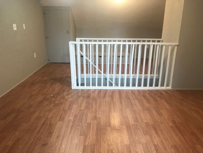 Building Photo - Charming 3 Bedroom, 1.5 Bathroom Residence Home in Northeastern Schools!