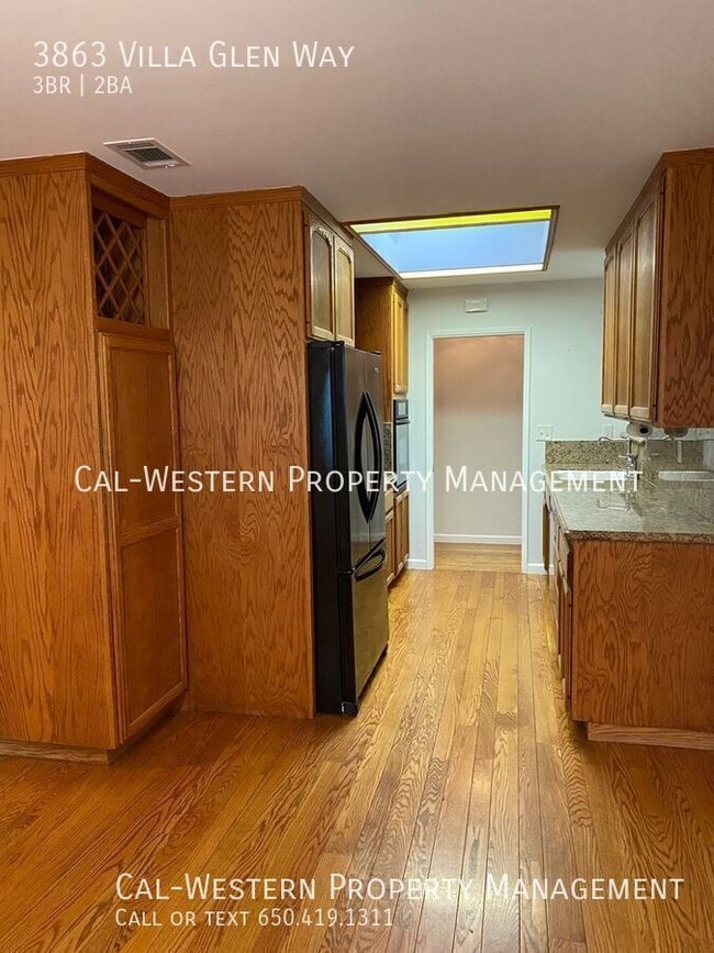 Building Photo - 3863 Villa Glen Way