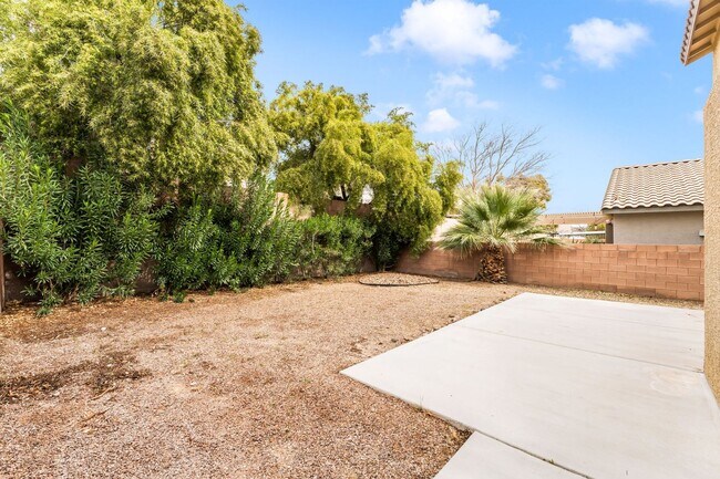 Building Photo - SUMMERLIN HOME, 3 BEDROOMS, LARGE BACKYARD, MINUTES FROM DOWNTOWN SUMMERLIN