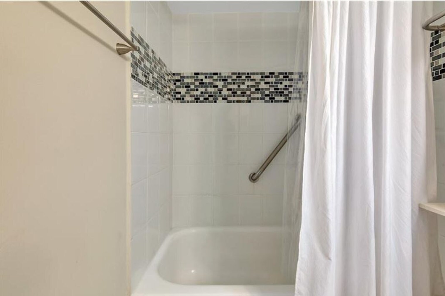 Building Photo - 19201 Collins Ave