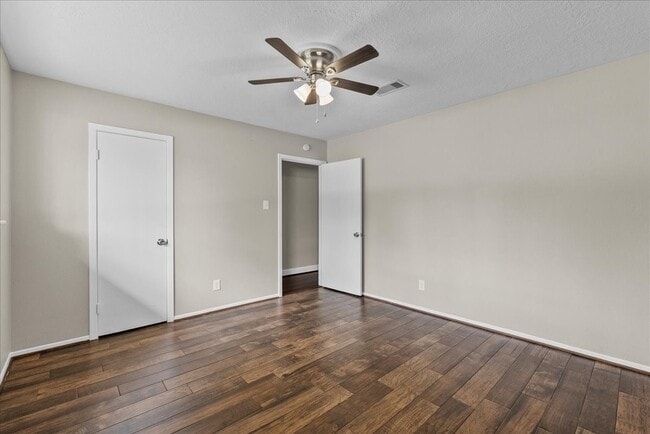 Building Photo - 718 E Lambuth Ln