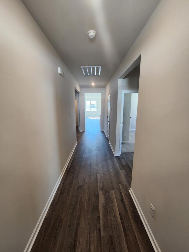 Building Photo - 227 Londonshire Dr