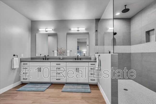 Building Photo - 1111 E Missouri Ave