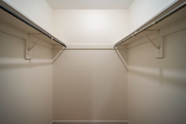 Building Photo - Renovated townhouse backing to trees with loads of privacy!