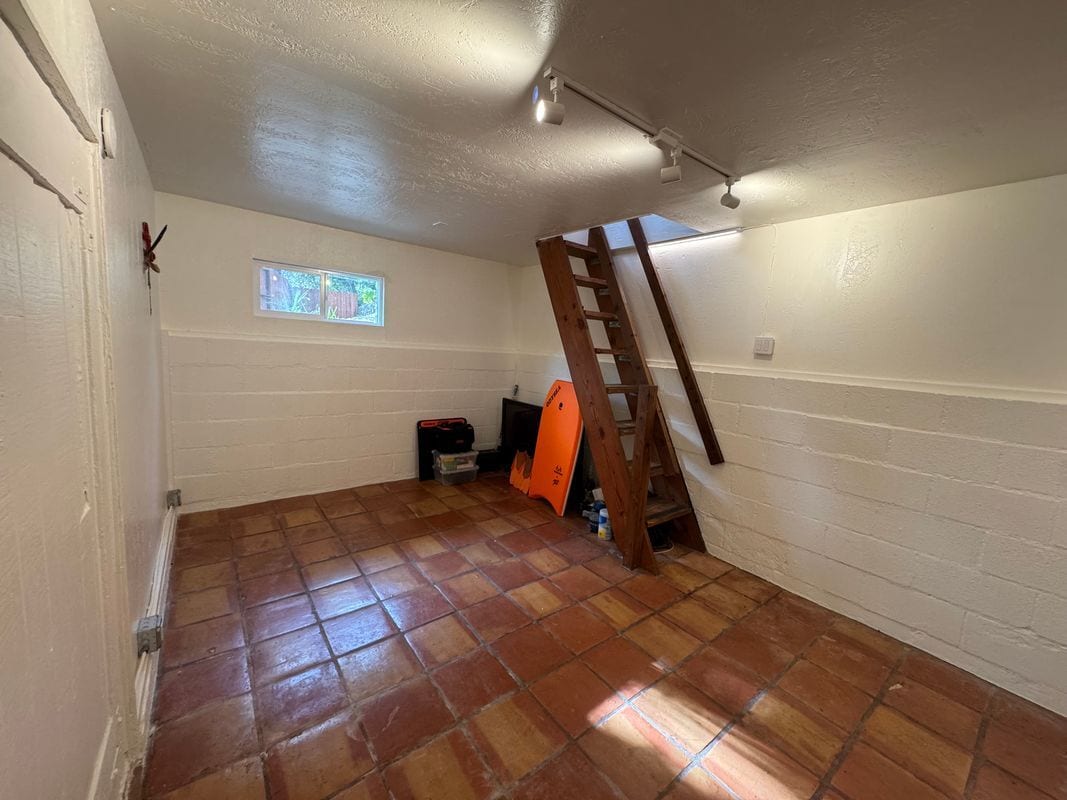 Building Photo - 1619 Oak Dr