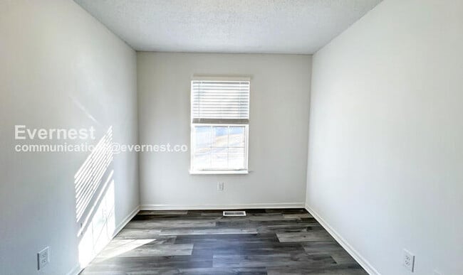 Building Photo - 1021 SE Steeple Dr