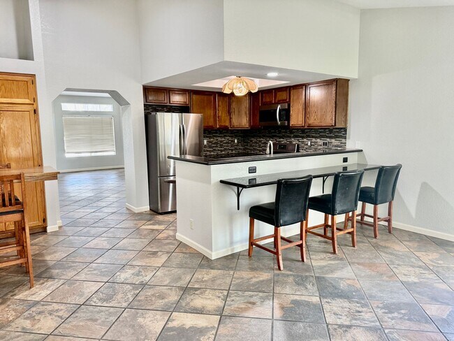 Building Photo - Nice Single Story Home