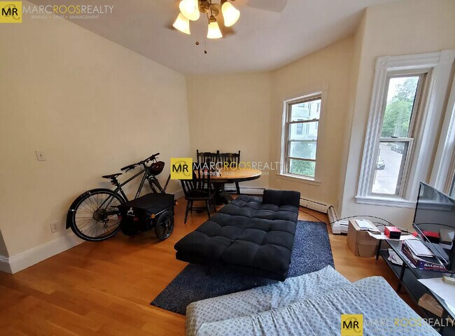 Building Photo - 149 Centre St