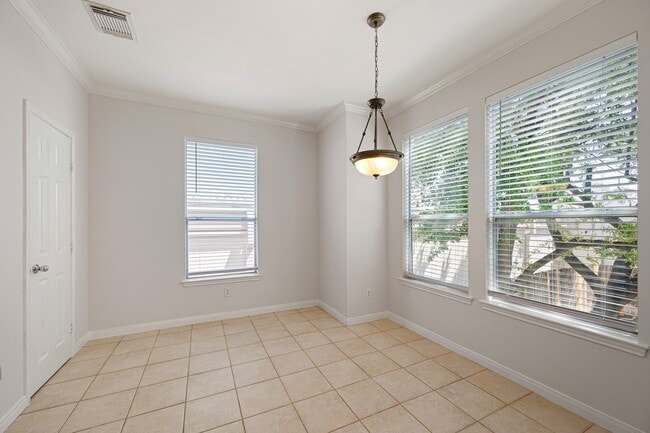 Building Photo - 1727 Hadley St