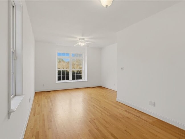 Building Photo - 5320 Baumgardner Rd