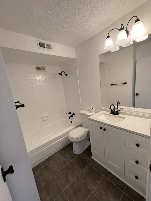 Building Photo - 1120 E 6th St