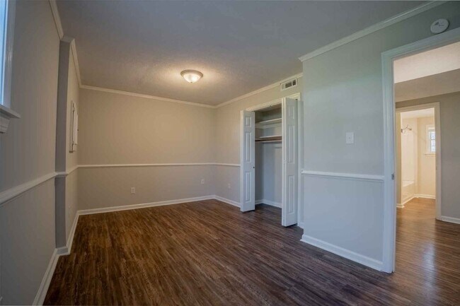 Building Photo - 123 Temple Cir