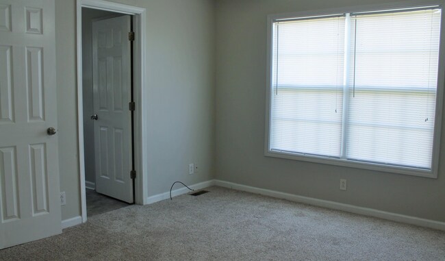 Building Photo - 1577 Autumn Dr