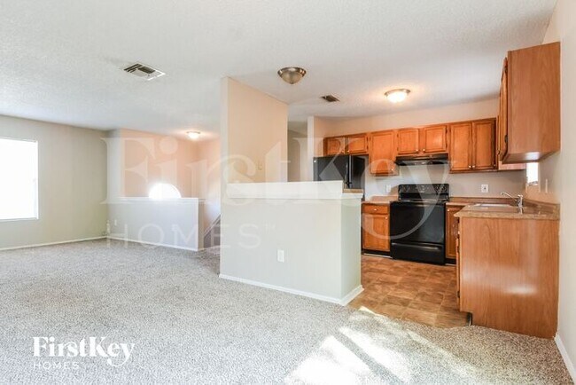 Building Photo - 567 Serenade Cir E