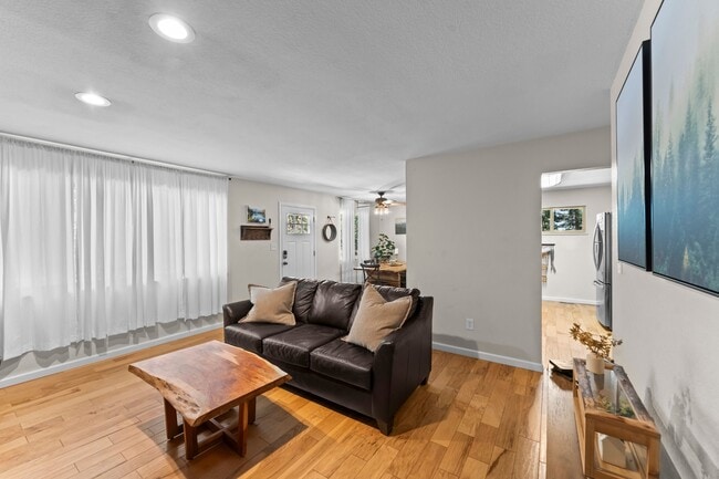 Building Photo - 417 N Coraline St