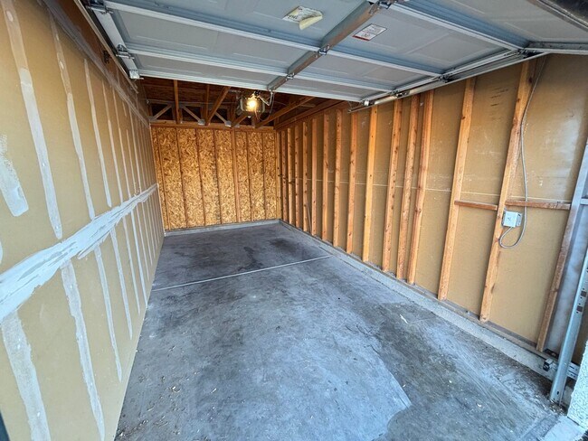 Building Photo - Beautiful 2Bed/2Bath Condo located in the ...