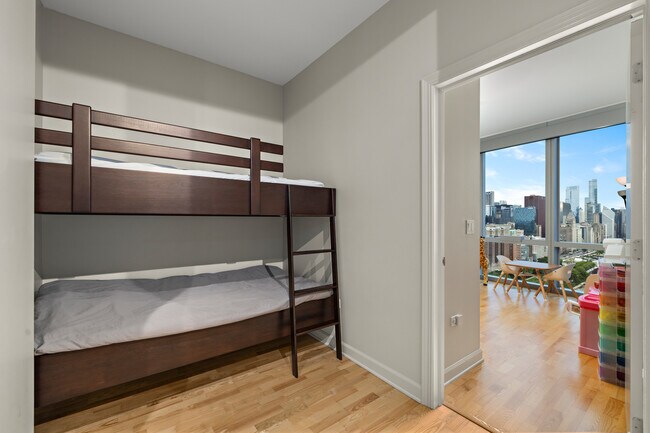 Building Photo - 1211 S Prairie Ave