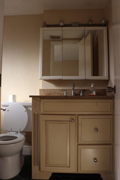 Building Photo - 4923 Vincennes Ct