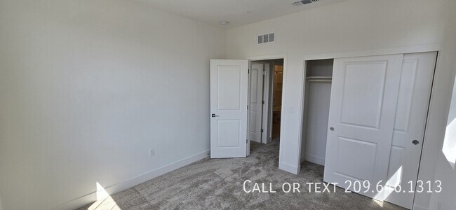 Building Photo - 1695 Placer Pl