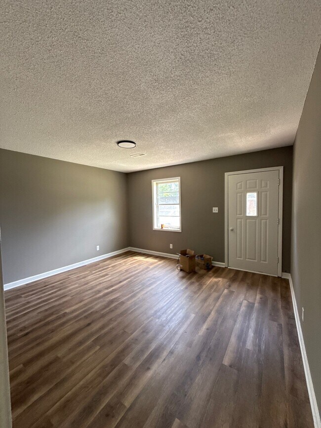 Building Photo - 1115 Berrywood Ave