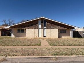 Building Photo - 3404 70th Dr