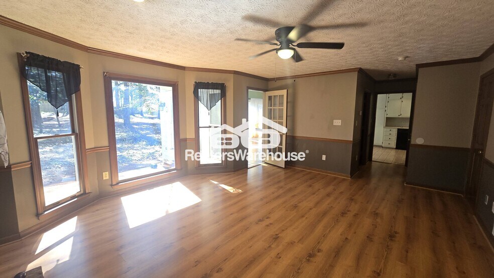 Building Photo - 891 Providence Dr