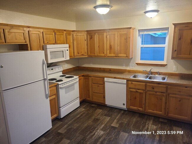 Building Photo - 2418-2420 Ernest