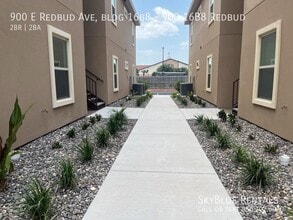 Building Photo - 900 E Redbud Ave