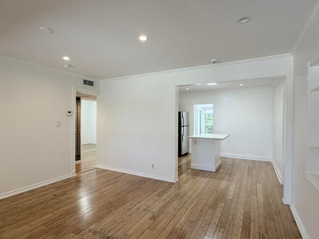 Building Photo - 1413 SW 23rd Ave