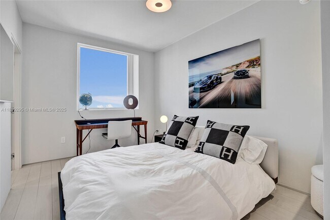 Building Photo - 17875 Collins Ave