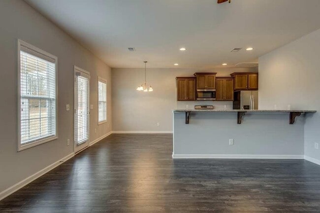 Building Photo - 4BR Home in Fairview – Modern Living on an...
