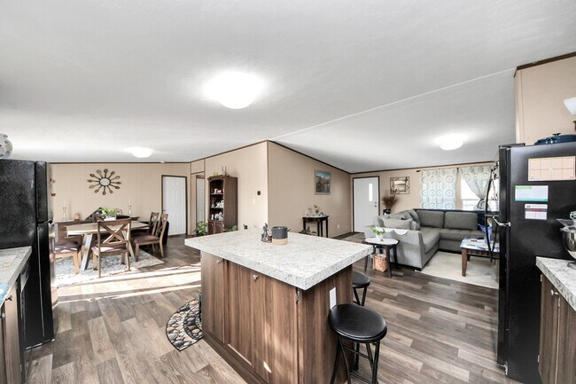 Building Photo - 1450 Rd 5734