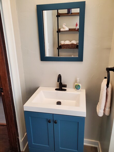 Building Photo - 1136 Park Ave