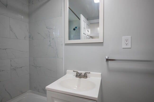 Building Photo - 177 Chestnut St